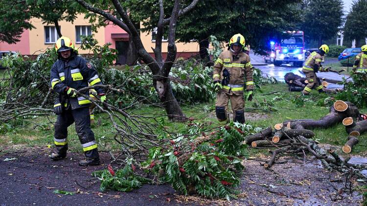 Interwencja strażaków po burzy, zdjęcie poglądowe