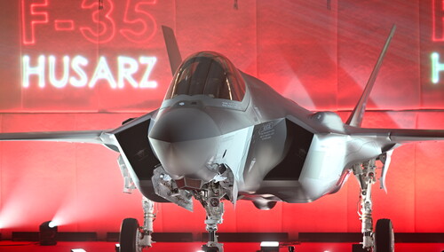 Pierwszy egzemplarz wyprodukowanego dla Sił Zbrojnych RP wielozadaniowego samolotu bojowego F-35 Husarz