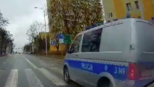 Nagranie z przyłapanymi policjantami natychmiastowo obiegło internet. „1,5 tys. zł i 10 punktów” [WIDEO]