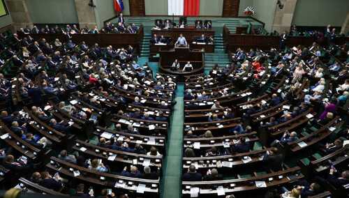 Warszawa, 30.08.2023. Posłowie na sali obrad Sejmu