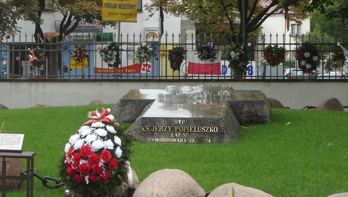 Grób bł. ks. Jerzego Popiełuszki