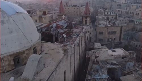 Ruiny katedry św. Eliasza we wschodnim Aleppo, która ucierpiała na skutek toczącej się wojny.
