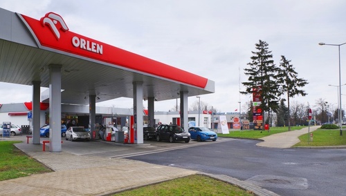 Z. Kuźmiuk: Opozycyjna większość w Senacie znów próbuje zablokować fuzję Orlenu z Lotosem