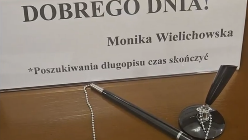 Sejmowy długopis na łańcuchu