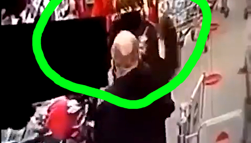 [video] Kolejka do kasy. Nie miał maseczki. Miała mu zwrócić uwagę. Uderzył ją przy kilkuletniej dziewczynce