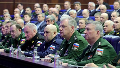 Rosyjscy generałowie. Siergiej Surowikin trzeci z prawej
