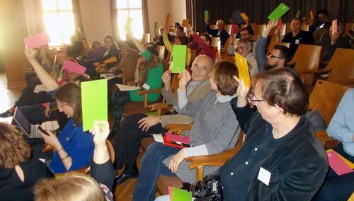 Głosowanie podczas obrad kongresu Partii Zieloni w Warszawie w lutym 2018