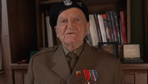 Kadr z filmu obrońcy obrońcom