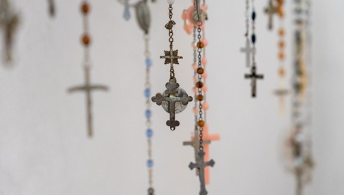 W Rzymie skonfiskowano 100 tys. sfałszowanych różańców