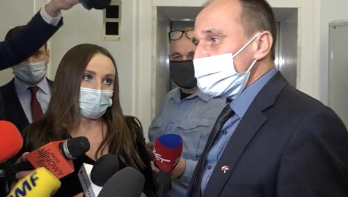 [video] "Dopóki TVN nie przeprosi za kłamstwa...". Gorąco w Sejmie: Kukiz odmówił rozmowy z mediami