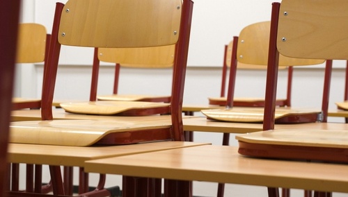 Krzesła szkolne - zdjęcie poglądowe