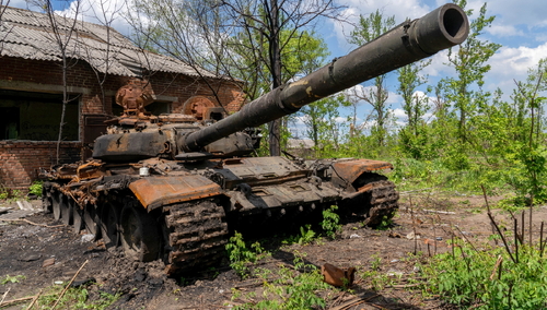 Zniszczony na Ukrainie czołg T-72