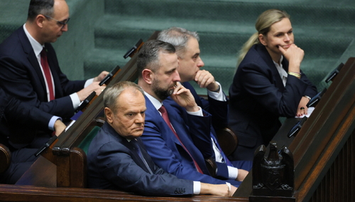 minister infrastruktury Dariusz Klimczak, premier Donald Tusk, wicepremier, szef MON Władysław Kosiniak-Kamysz, wicepremier, minister cyfryzacji Krzysztof Gawkowski oraz minister edukacji Barbara Nowacka w Sejmie