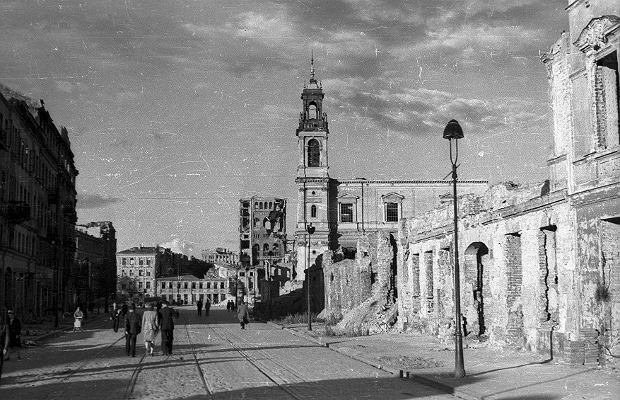 Widok na kościół na Placu Grzybowskim