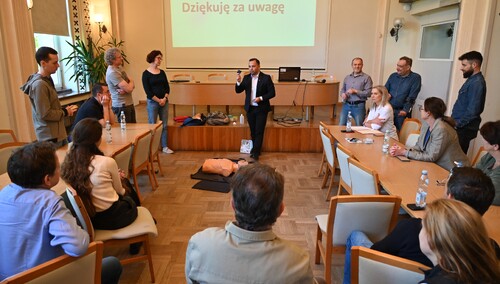 Szkolenie z defibrylacji. Maciej Kłosiński: Każdy z nas może dać szansę na przeżycie