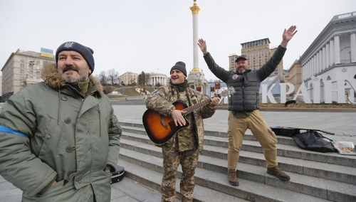 Ukraińscy artyści grają w centrum Kijowa