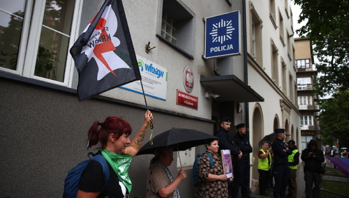 Pikieta pod komisariatem w Krakowie