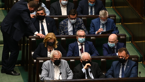 Koalicja Obywatelska dogoniła Prawo i Sprawiedliwość? Zaskakujący sondaż pracowni Kantar