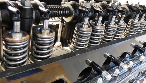 Tłoki w samochodzie - zdjęcie poglądowe