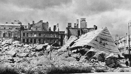 Zniszczony pałac Bruhla w Warszawie