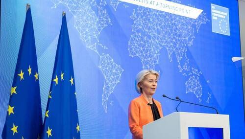 Przewodnicząca Komisji Europejskiej Ursula von der Leyen podczas spotkania z ambasadorami