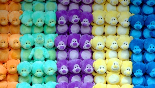 Prawdziwa żądza pluszaków. Policja ujęła mężczyznę, który ukradł w dyskoncie prawie 2000 naklejek