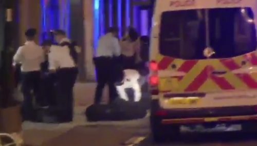 Półciężarówka wjechała w przechodniów na London Bridge. Zabici. Wielu rannych