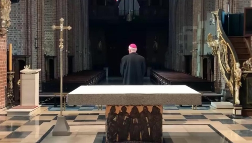 Abp Gądecki o radości i epidemii: "Z tej pustej katedry niesie się wołanie"