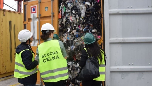 Do Polski przypłynęło 1,1 mln kg nielegalnych śmieci. Szokujące znalezisko w porcie w Gdyni i Gdańsku