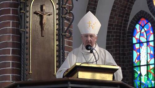 [Marsz Św. Życia] Bp Romuald Kamiński: Bóg stwarzając, tchnie Siebie w nas i ta Boskość w nas zostaje