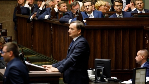 "Zmiany personalne i zmiany pod kątem struktury resortów". Co planuje rząd w ramach rekonstrukcji?