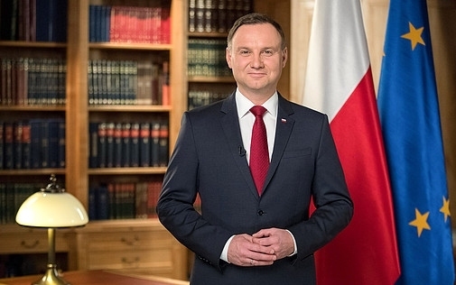 Polacy zadowoleni z prezydenta Andrzeja Dudy. Krytycznie oceniają natomiast TK