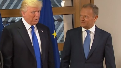 "Standardy Wałęsy, dziecinada, wstyd". Internauci komentują "żart" Tuska wobec Trumpa