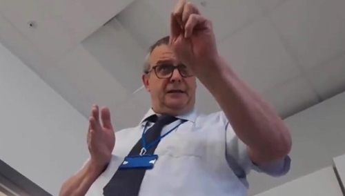 [video] Koszmar. Nauczyciel broni programu gender: "Nauczanie nie musi być naukowe". Kmieciak ostro...