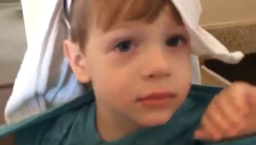 [video] "Mama powiedziała, że jestem dziewczynką" - matka chce zmienić płeć syna