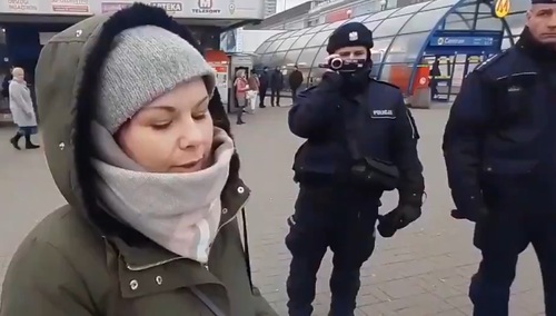 [video] Na wolontariuszkę zbierającą podpisy pod "Stop LGBT" miał się rzucić agresor i podrzeć listę
