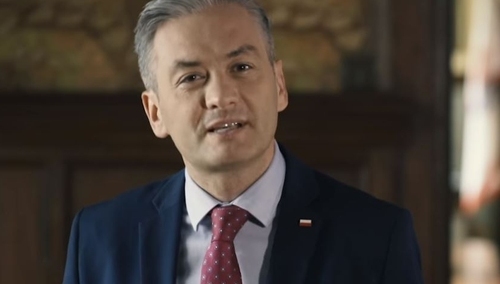 Biedroń straszy Trybunałem Stanu. Powołując się na Konstytucję zapomniał o jednej sprawie