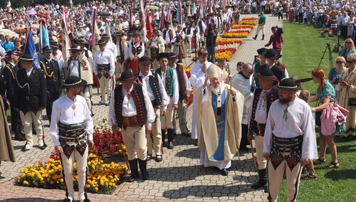 Abp  Jędraszewski o nastolatku, który z krzyżem powstrzymywał marsz równości: Znak, który budzi nadzieję
