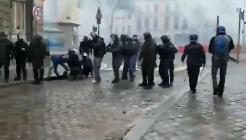 [video] Patrick Edery: "We Francji policja używa dziesiątek tysięcy granatów przeciw demonstrantom..."