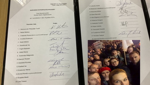 Joanna Lichocka: ”Politycy PO podpisali listy obecności i wyszli dymić przed Sejmem”