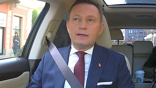 "Tak wygląda twarz zakłamanego polityka warszawskiego układu władzy". Śpiewak nie przebiera w słowach