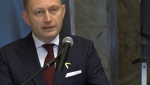 "Tęczowe disco pod Pałacem Prezydenckim". Rabiej: Prowokacja w kremlowskim stylu. G. Stonewell: Pod Pałac