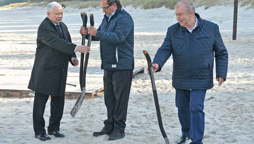 Dobry znak? Morze oddało słupek, który Jarosław Kaczyński wkopał na Mierzei Wiślanej