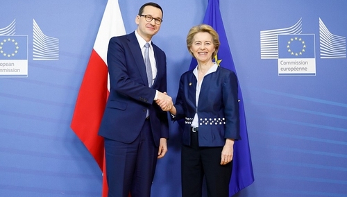 "Era przytakiwaczy od nakładania marynarek się skończyła". Komentarze po decyzji RE ws. neutralności