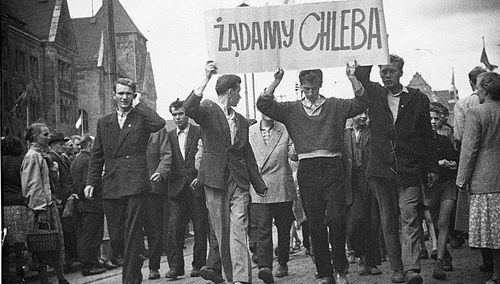 Manifestacja podczas Poznańskiego czerwca na ul. Armii Czerwonej (obecnie Święty Marcin) 1956.