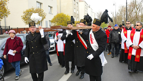 [FOTORELACJA] „Współczesne wyzwania świata pracy”. Droga Krzyżowa Ludzi Pracy 2019