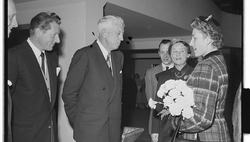 Maurisie Pate w środku