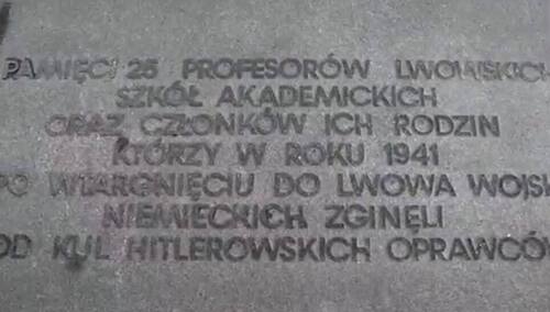 Profanacja pomników polskich profesorów i ofiar Zbrodni w Podkamieniu na Ukrainie