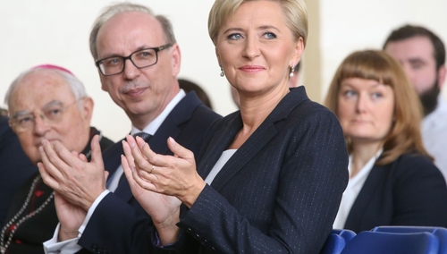 Rzecznik Prezydenta RP o strajku nauczycieli:  Pierwsza Dama bardzo poważnie rozważa zaangażowanie się