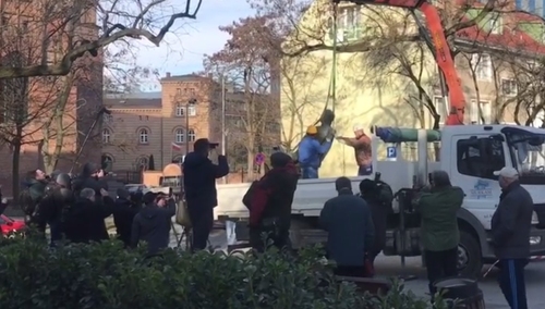 Zdemontowano pomnik ks. Henryka Jankowskiego